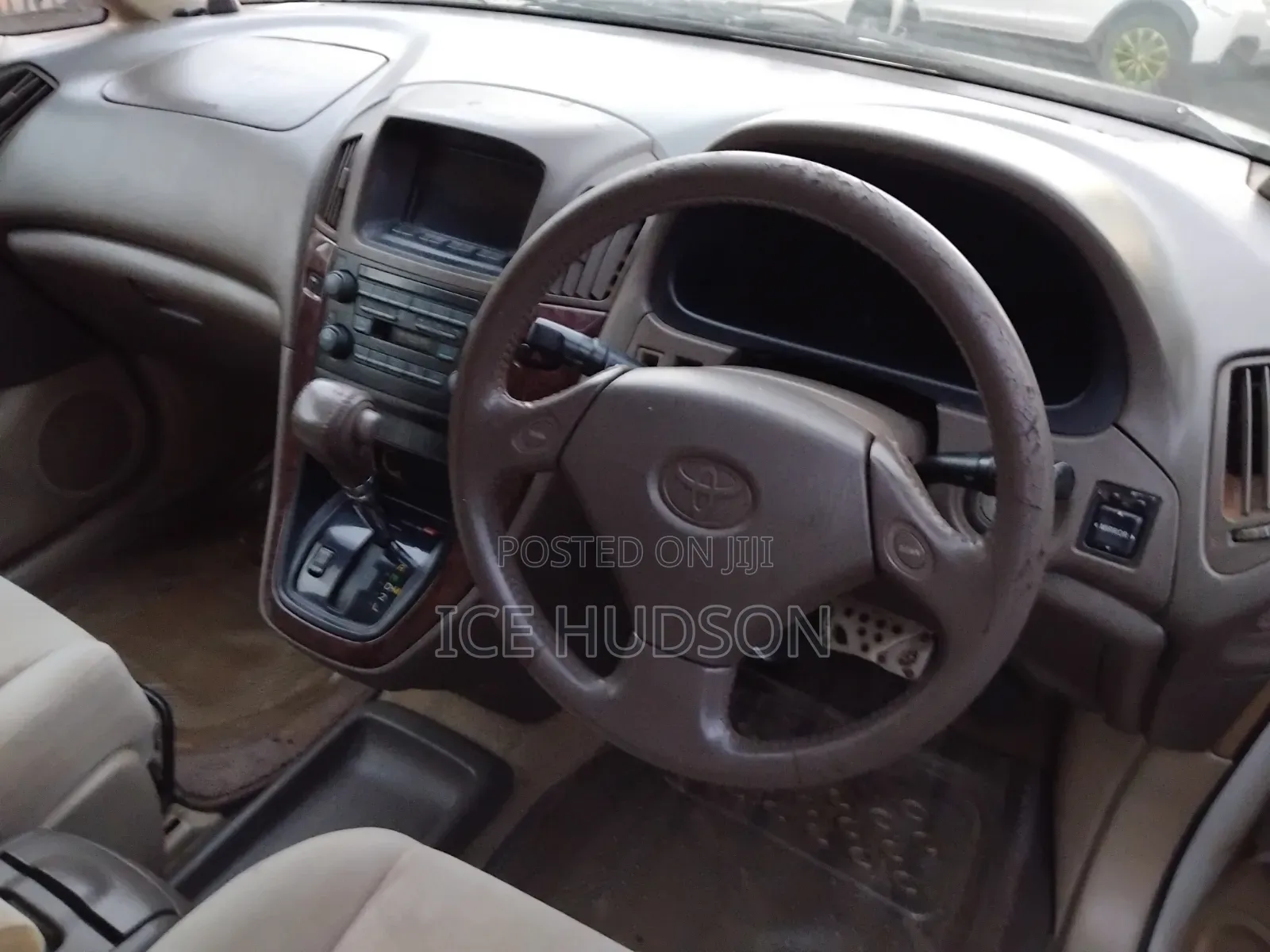 Toyota Harrier 2000 White