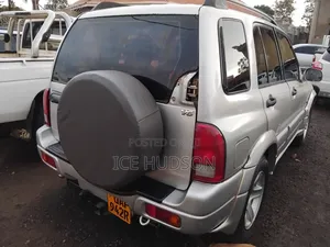 Suzuki Escudo 2002 Silver