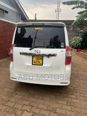 Toyota Noah 2009 White