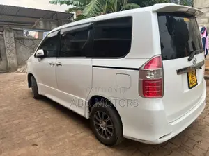 Toyota Noah 2009 White