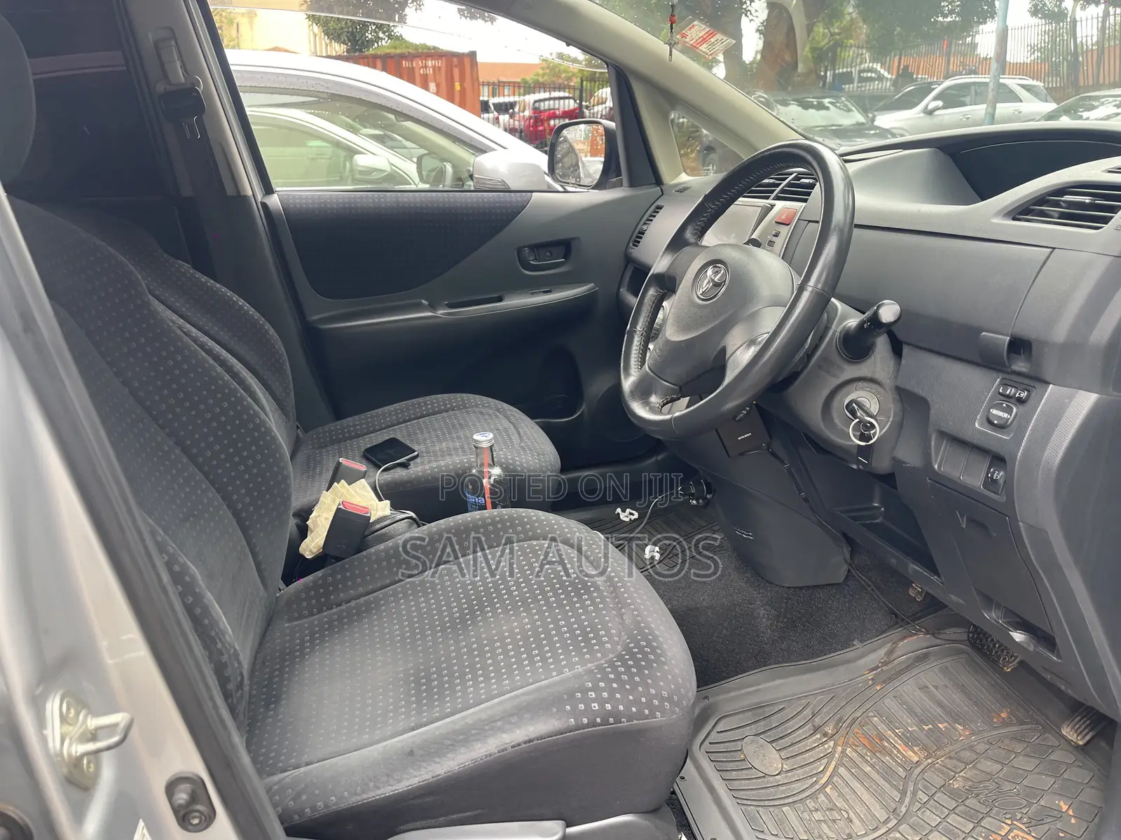 Toyota Ractis 2009 Silver