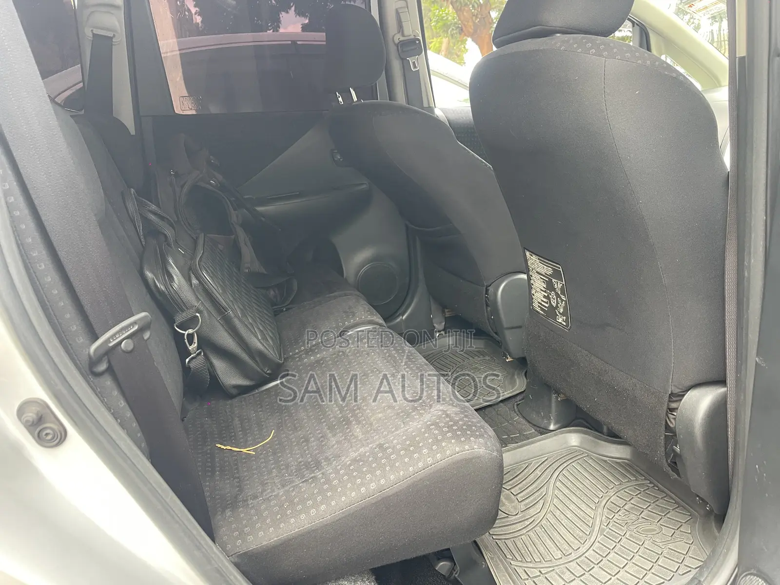 Toyota Ractis 2009 Silver
