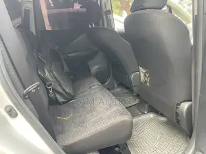 Toyota Ractis 2009 Silver