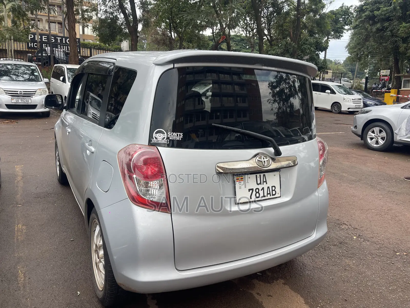 Toyota Ractis 2009 Silver