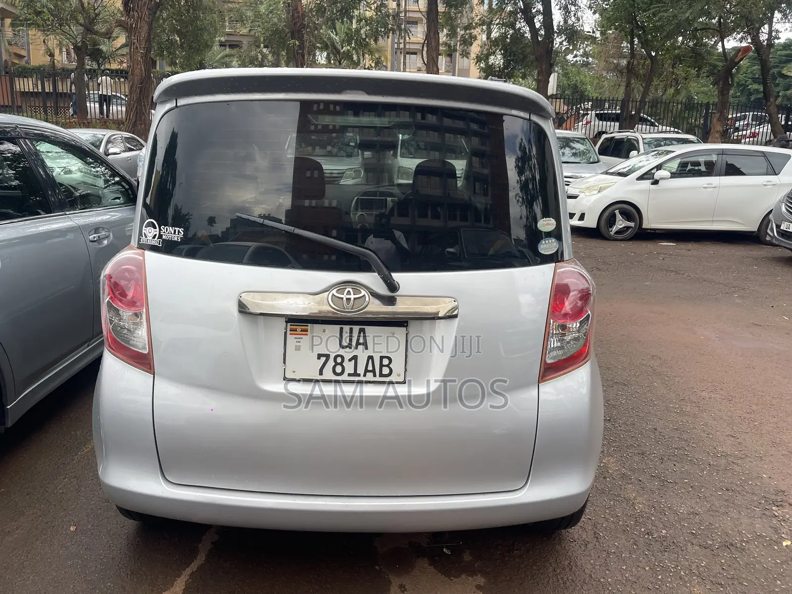 Toyota Ractis 2009 Silver