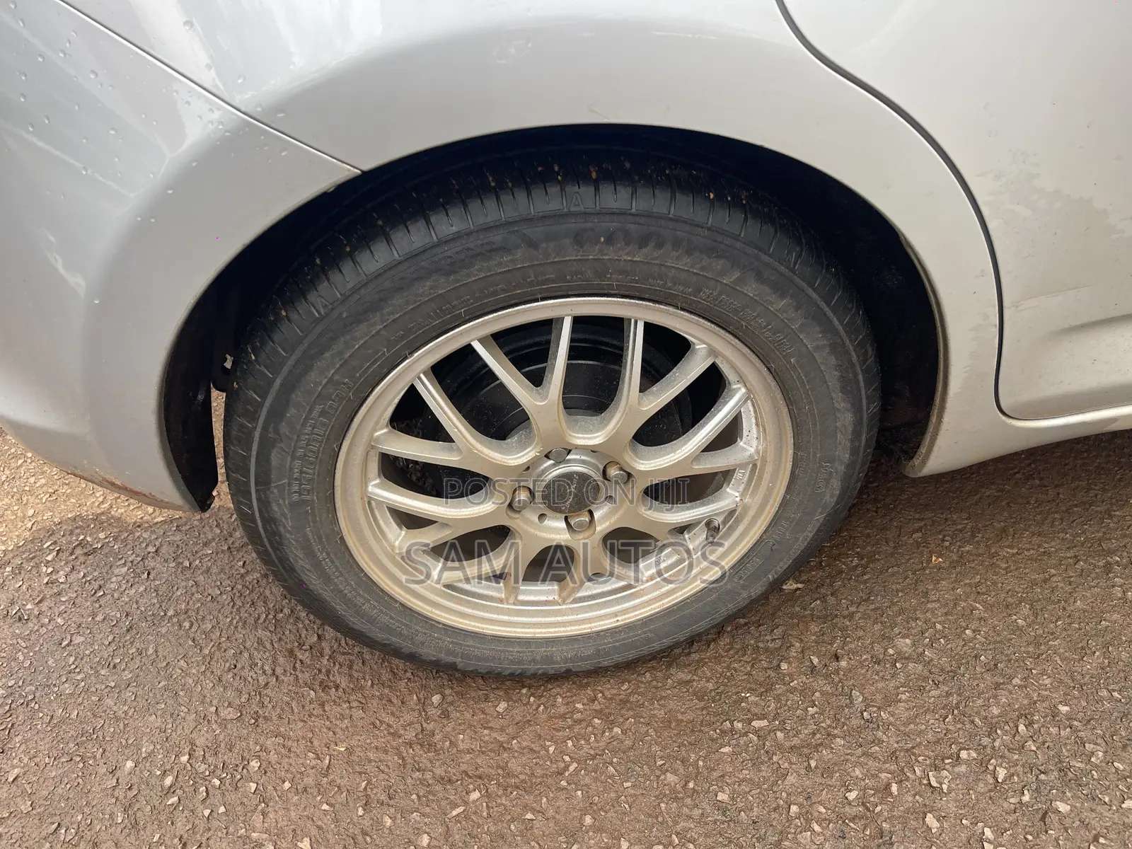 Toyota Ractis 2009 Silver