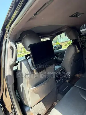 Toyota Land Cruiser LC300 2023