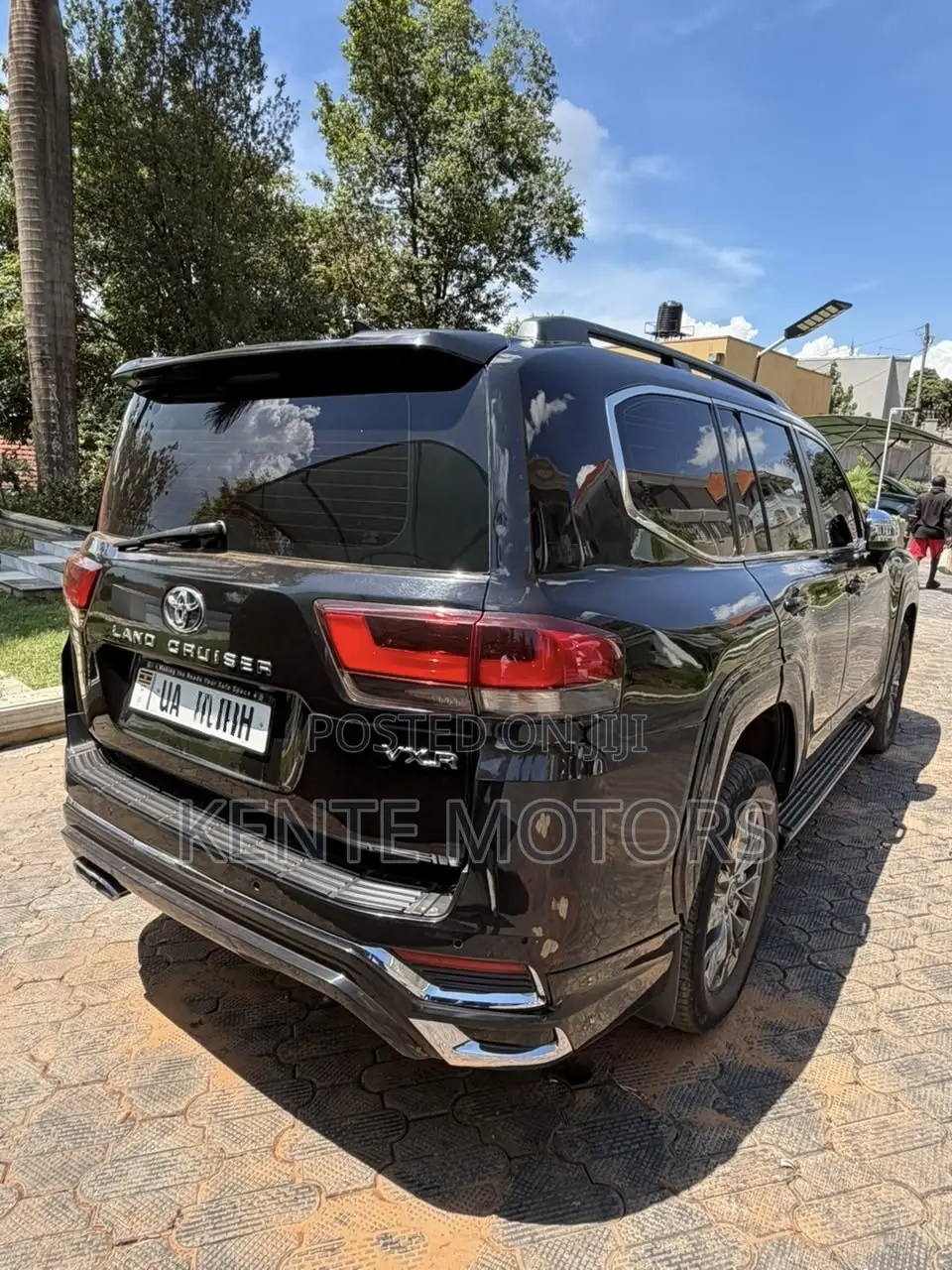 Toyota Land Cruiser LC300 2023