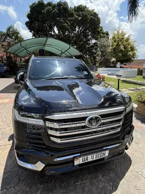 Toyota Land Cruiser LC300 2023