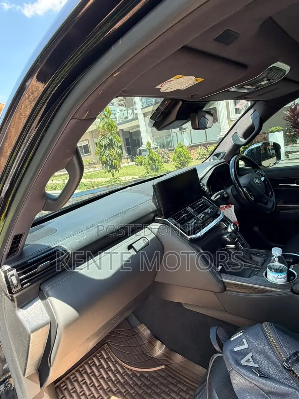 Toyota Land Cruiser LC300 2023