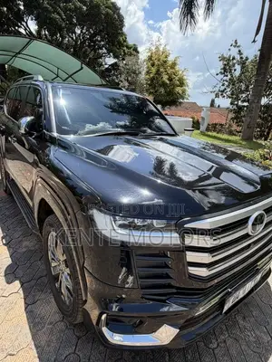Toyota Land Cruiser LC300 2023