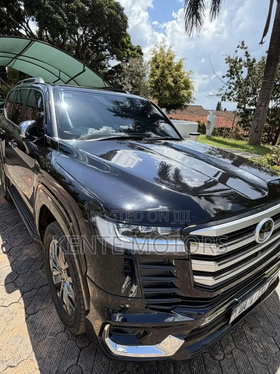 Toyota Land Cruiser LC300 2023