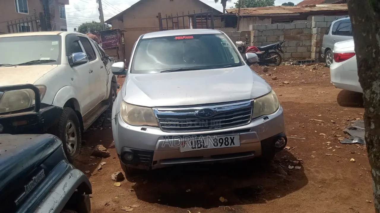 Subaru Forester 2010 Silver