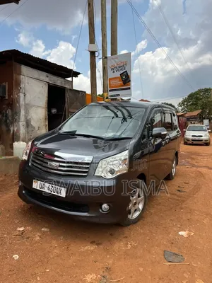 Toyota Noah 2.0 143hp AWD (8 Seater) 2011 Gray