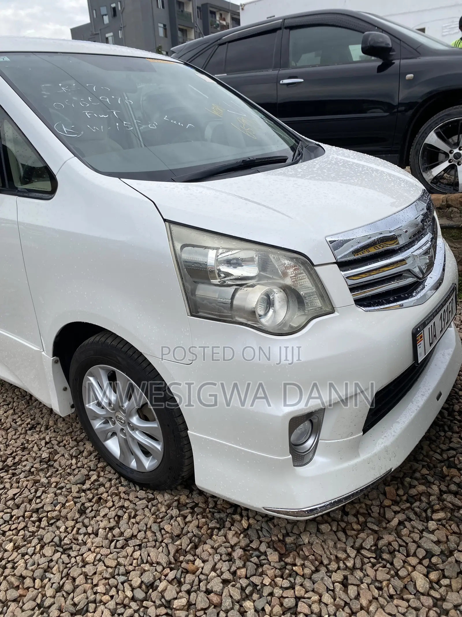 Toyota Noah 2011 White