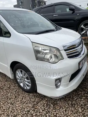 Toyota Noah 2011 White