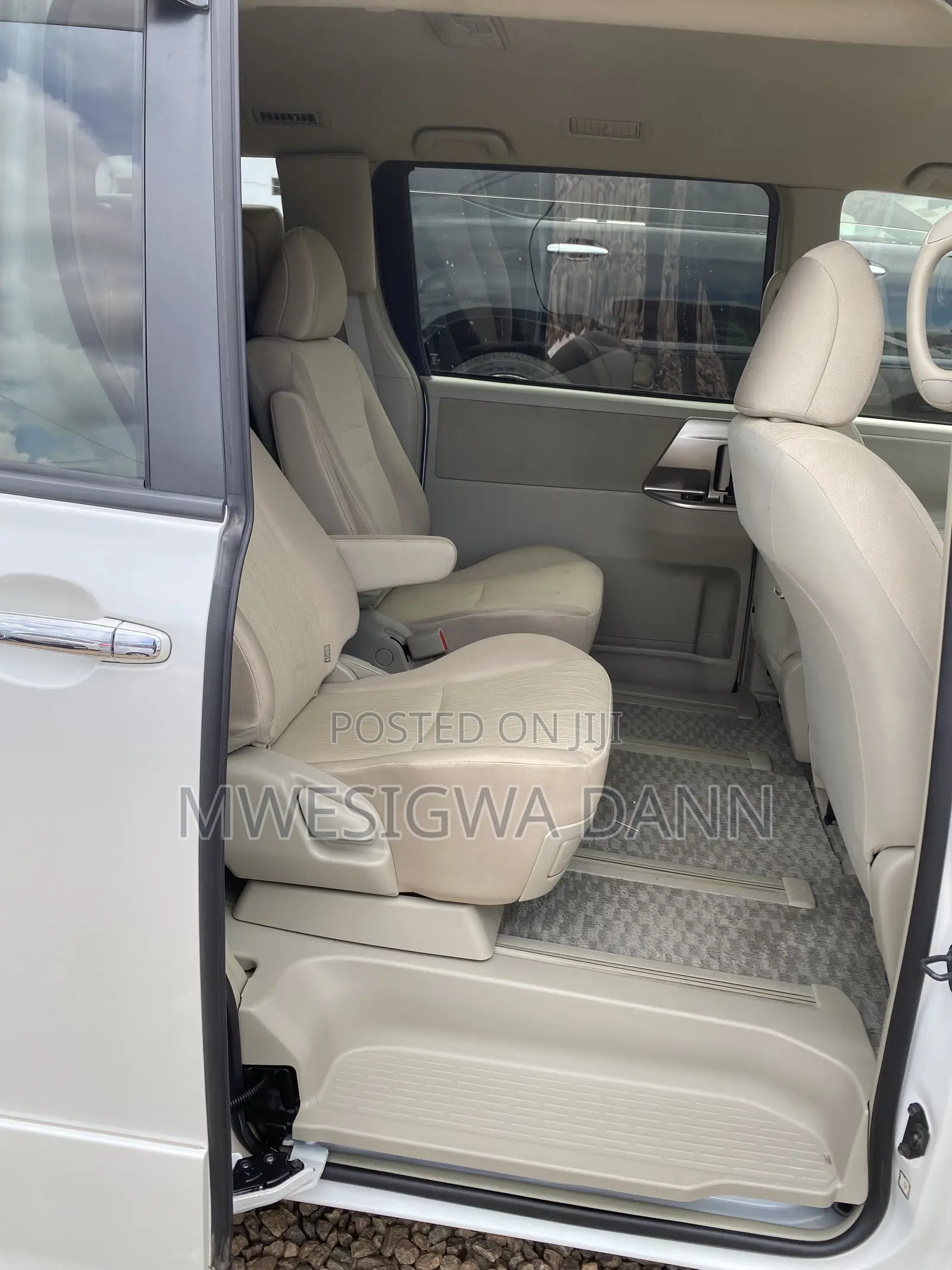 Toyota Noah 2011 White