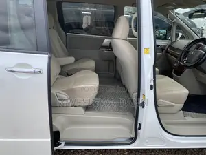 Toyota Noah 2011 White