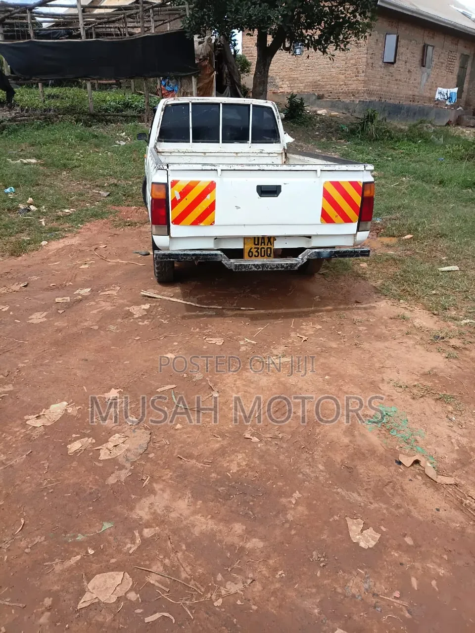 Nissan Pick-Up 1995 White