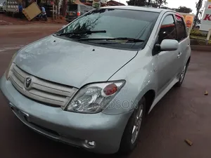 Toyota IST 2003 Silver