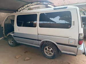 Toyota Grand HiAce 2002
