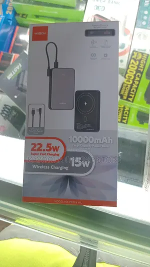 Maxom 10000mAh Magnetic Wireless Power Bank 22.5