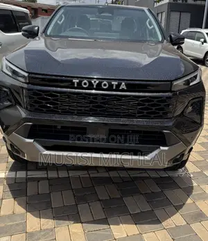 New Toyota Hilux 2025 Black