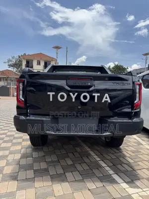 New Toyota Hilux 2025 Black