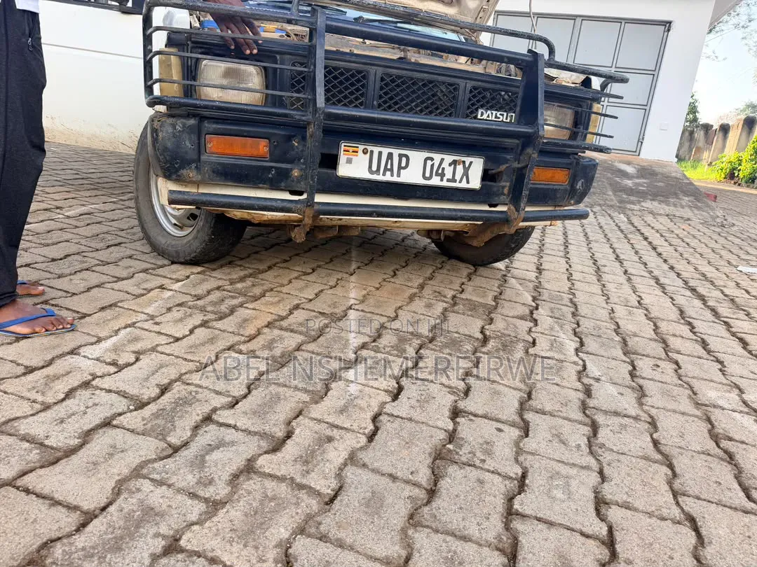 Nissan Pick-Up 1992 White