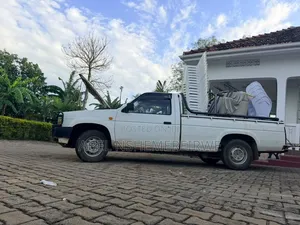 Nissan Pick-Up 1992 White