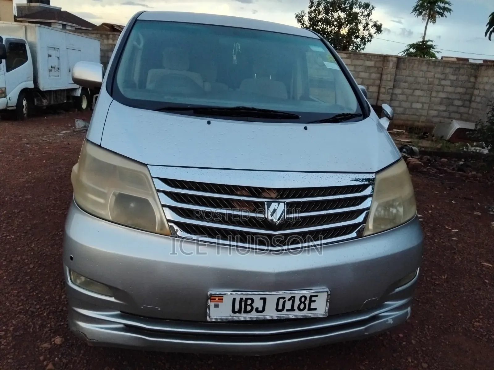 Toyota Alphard 2005