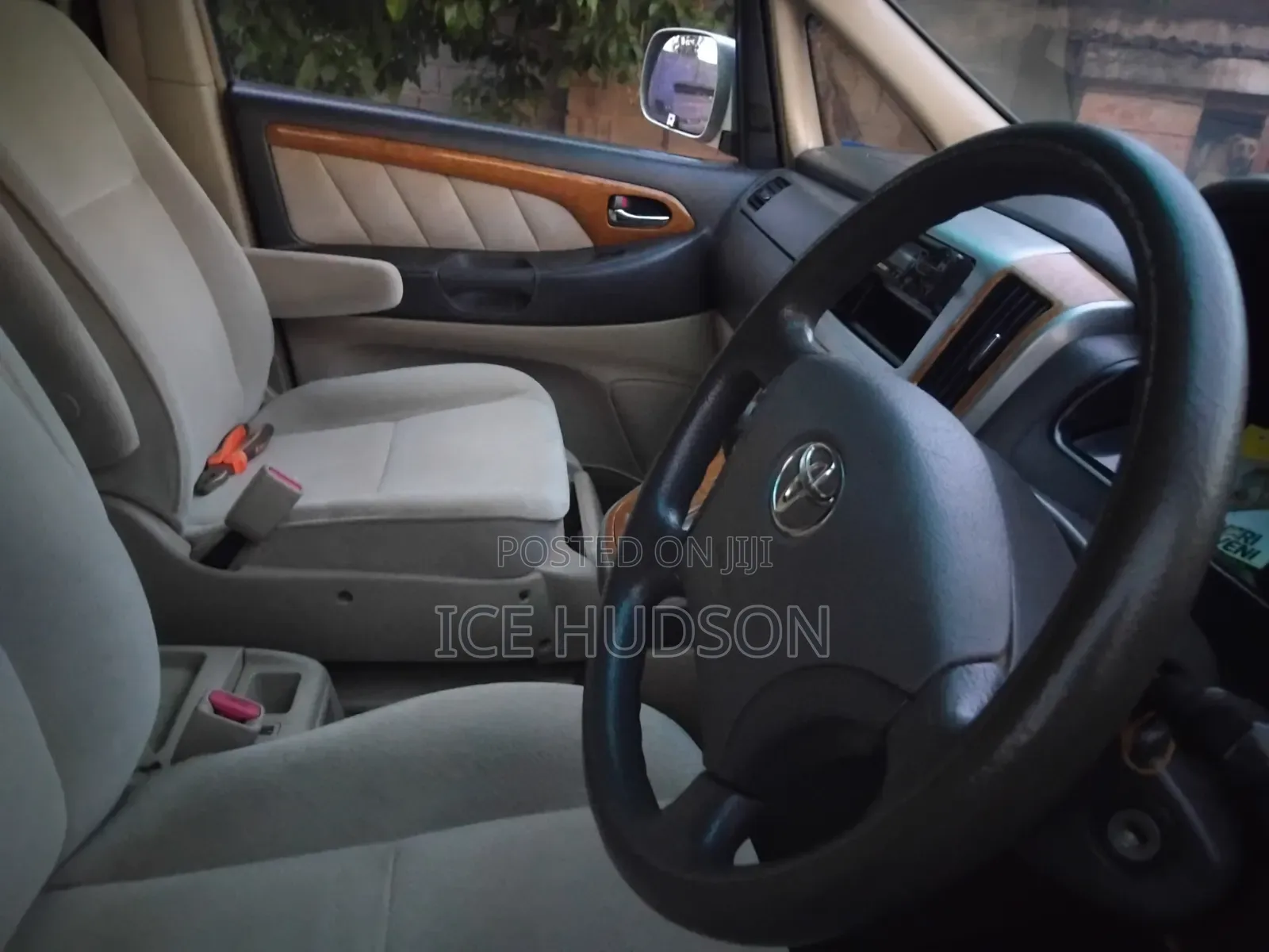 Toyota Alphard 2005