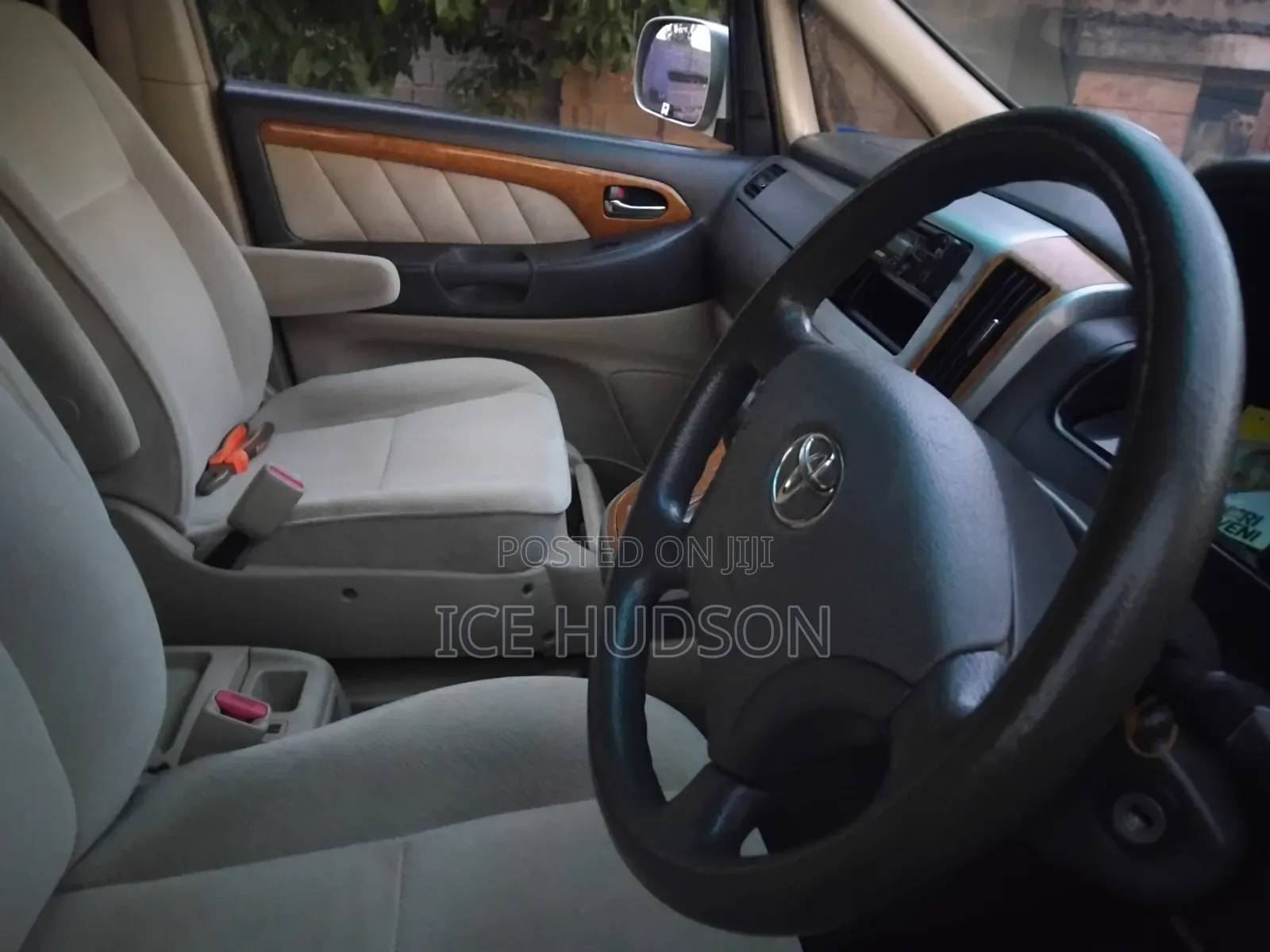 Toyota Alphard 2005