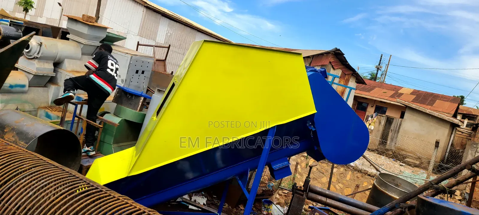 Heavy-Duty 1-Ton Diagonal Feed Mixer – Upgrade Your Farm’s Nutrition!