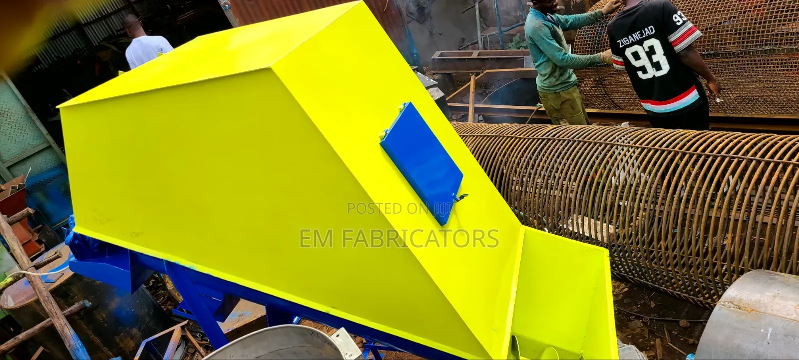 Heavy-Duty 1-Ton Diagonal Feed Mixer – Upgrade Your Farm’s Nutrition!