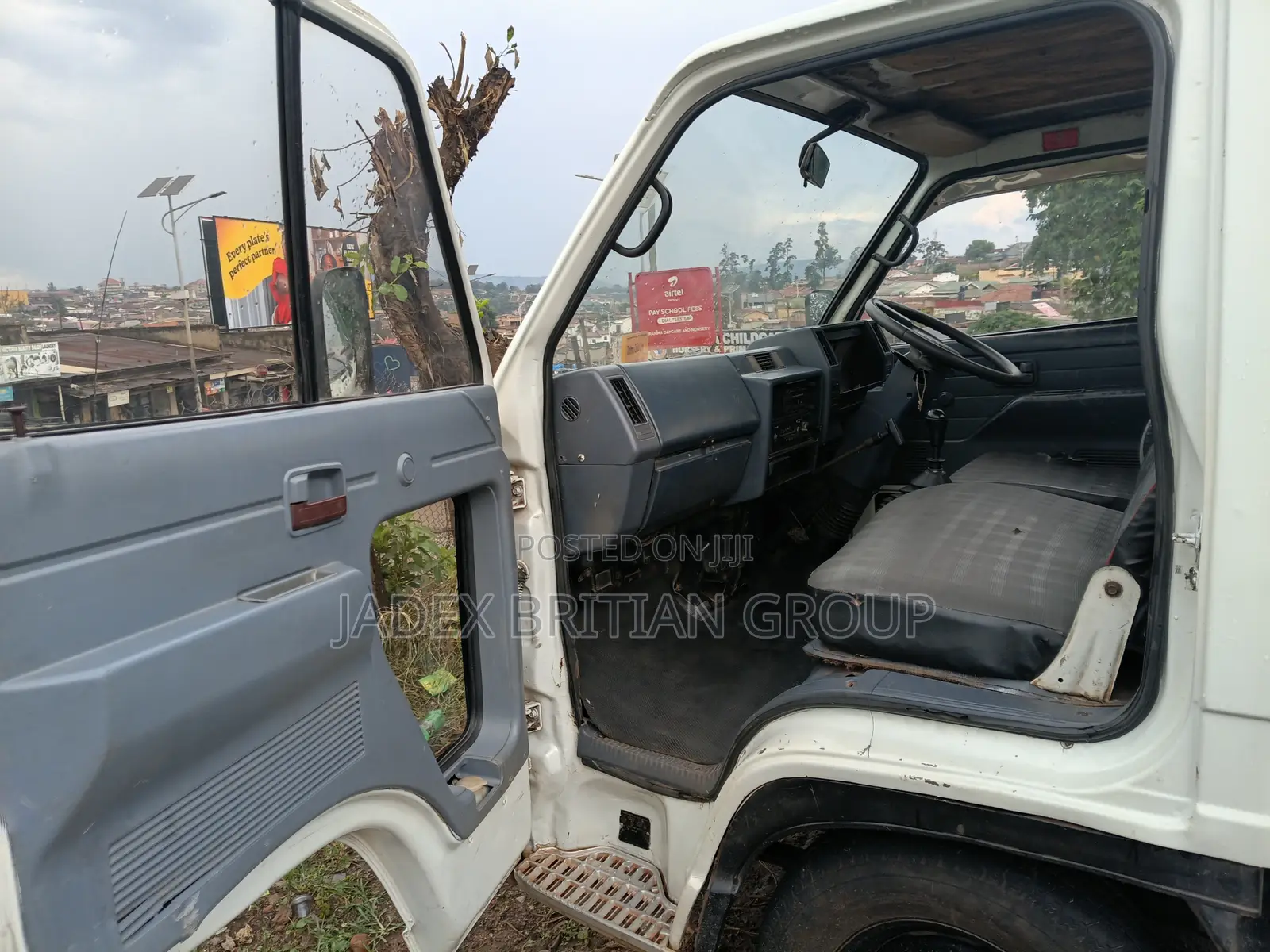 Isuzu Mini Truck 1992 White