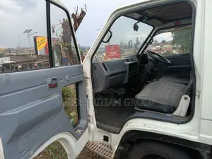 Isuzu Mini Truck 1992 White