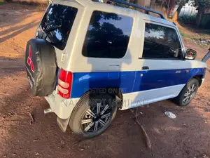 Mitsubishi Pajero 1996 Blue