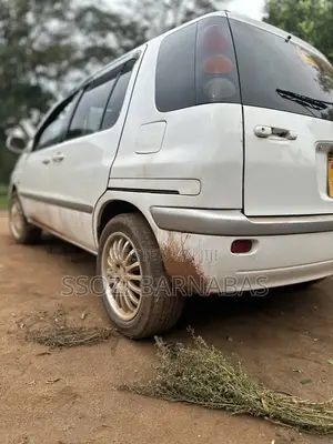 Toyota Raum 1998 White