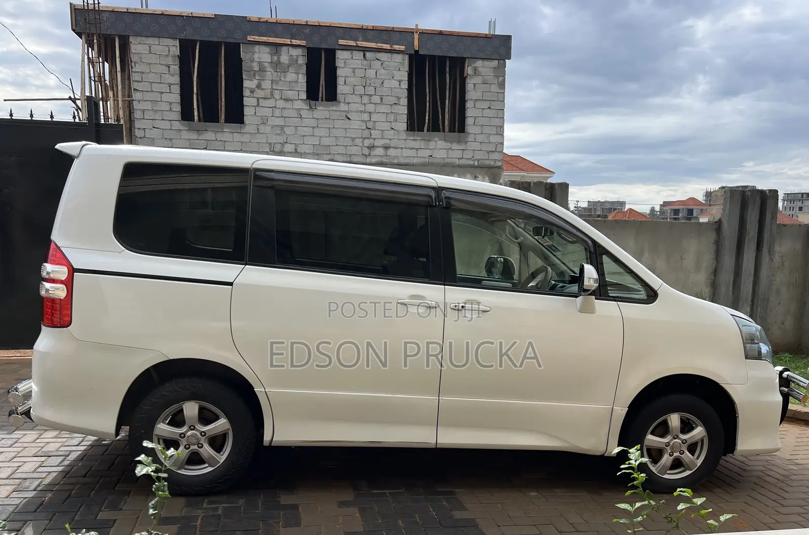 Toyota Noah 2012 White