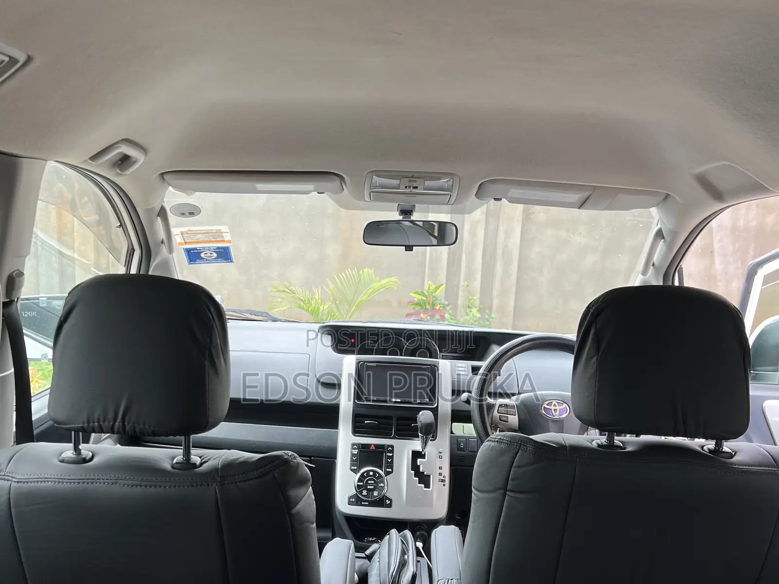 Toyota Noah 2012 White