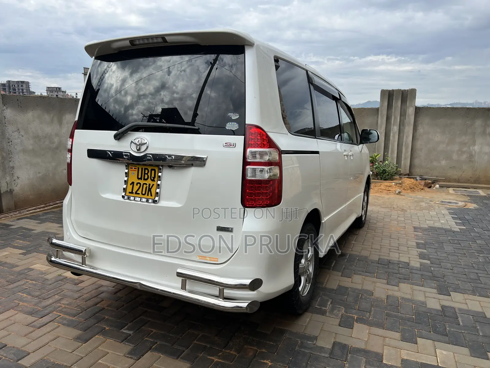 Toyota Noah 2012 White