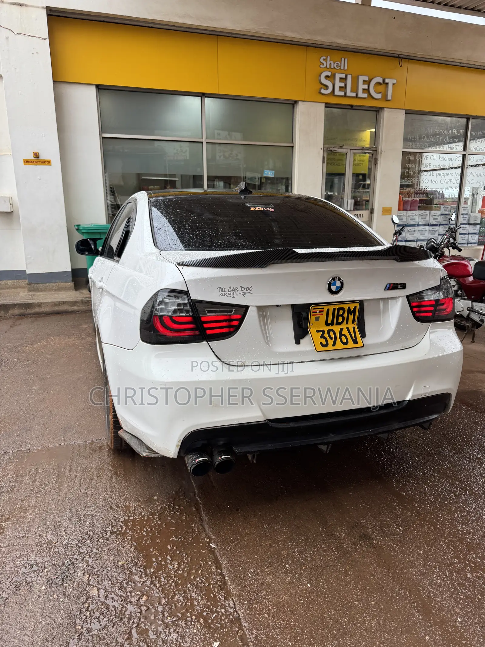 BMW 3 Series 320i RWD 2011 Off white