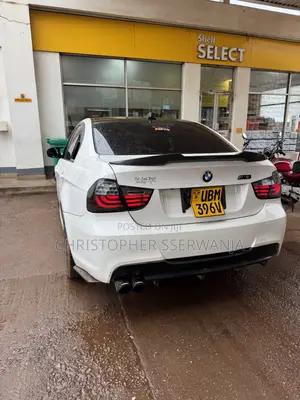 BMW 3 Series 320i RWD 2011 Off white