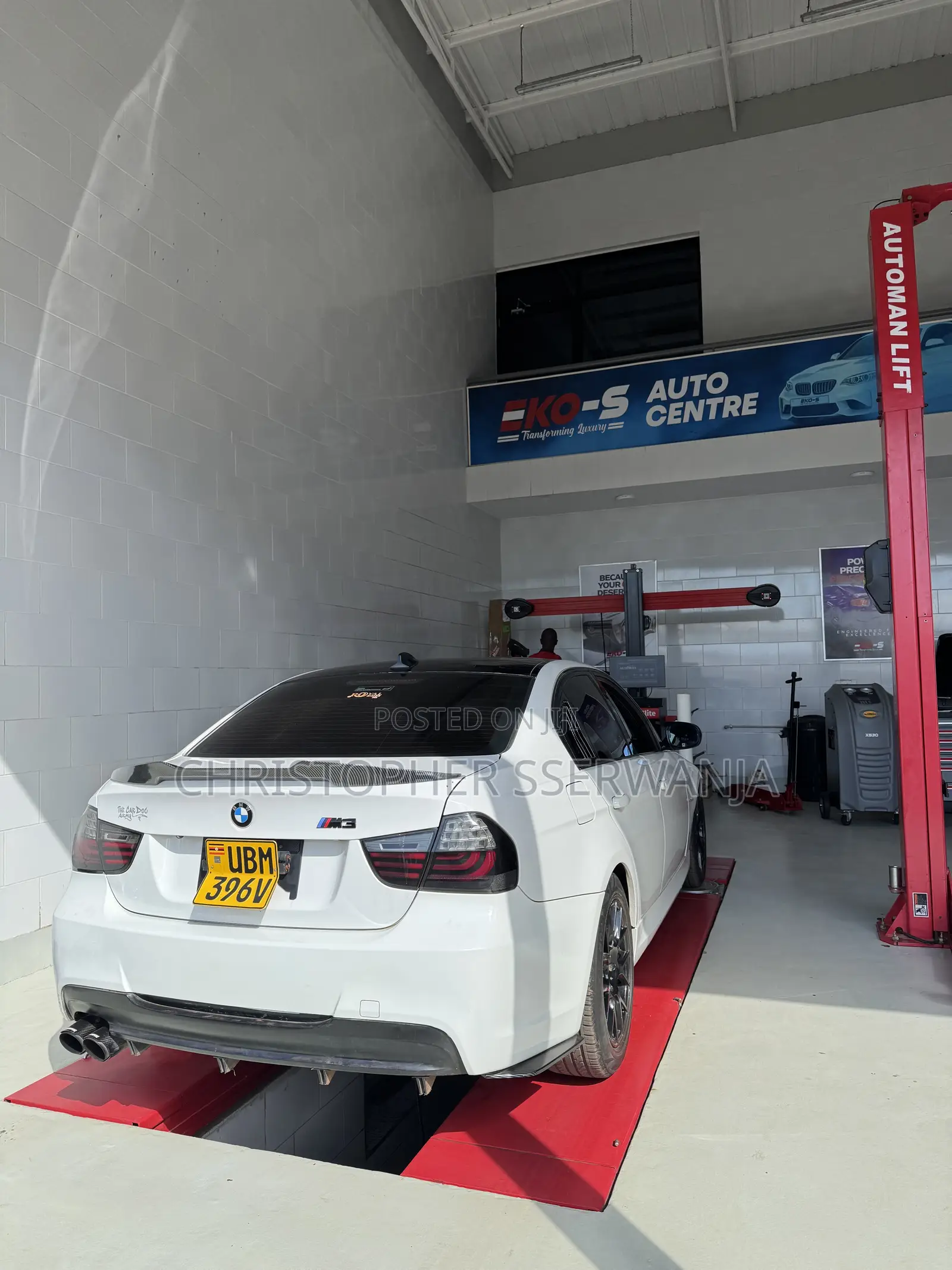 BMW 3 Series 320i RWD 2011 Off white