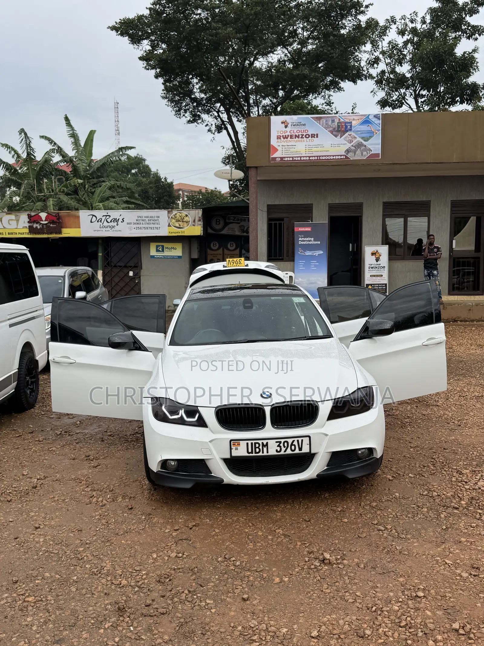 BMW 3 Series 320i RWD 2011 Off white