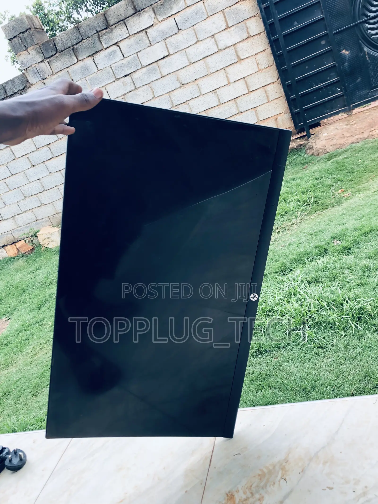 HP 27ec 27-Inch Display for Sale.