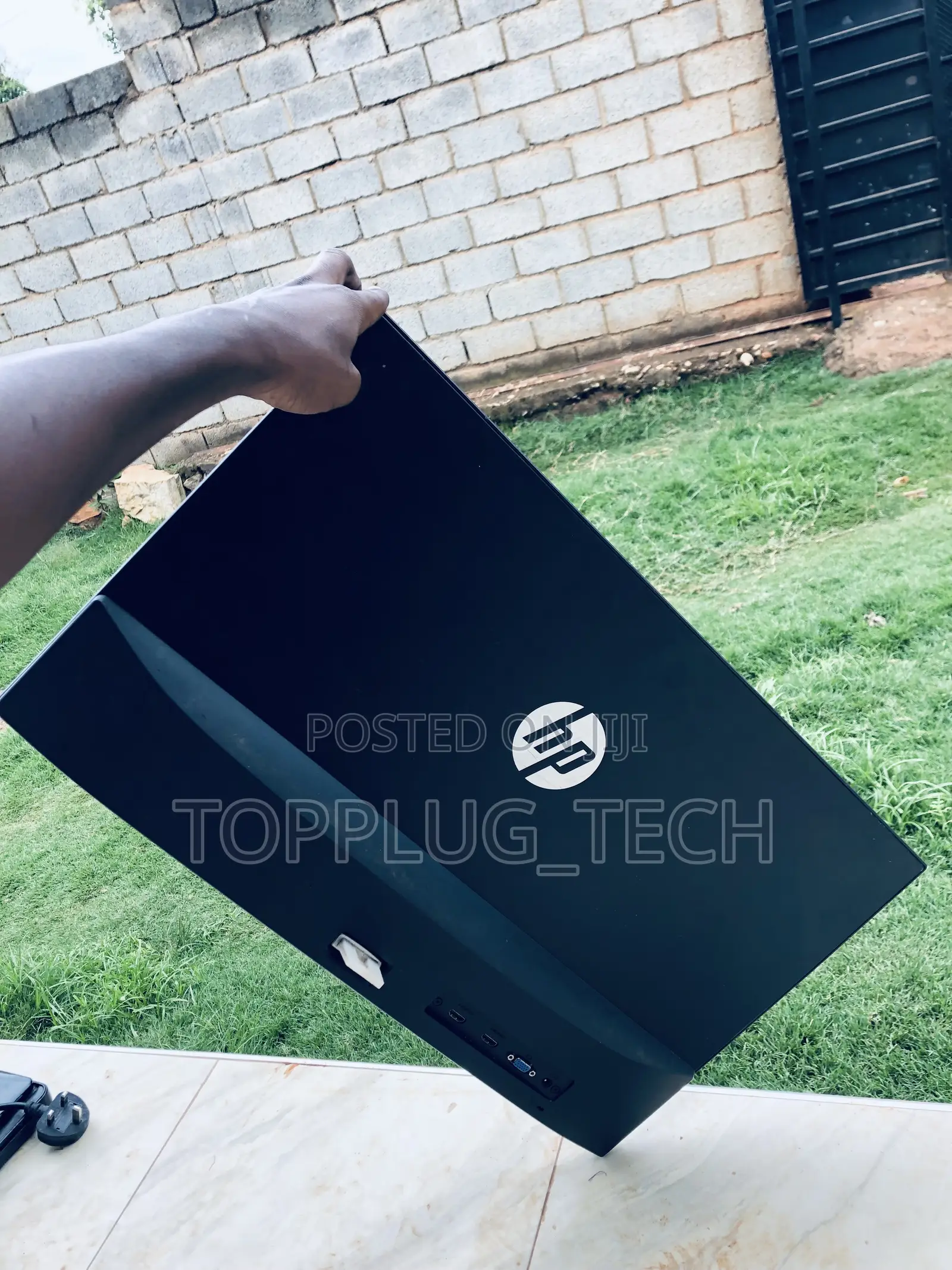 HP 27ec 27-Inch Display for Sale.