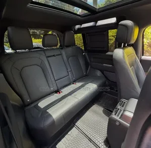 Land Rover Defender V8 2023