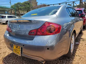 Nissan Skyline 2009 Silver